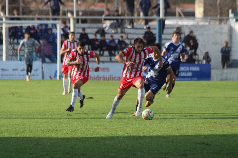 ABONDETTO. El centrodelantero convirti&oacute; en el partido suspendido ante la BH.
