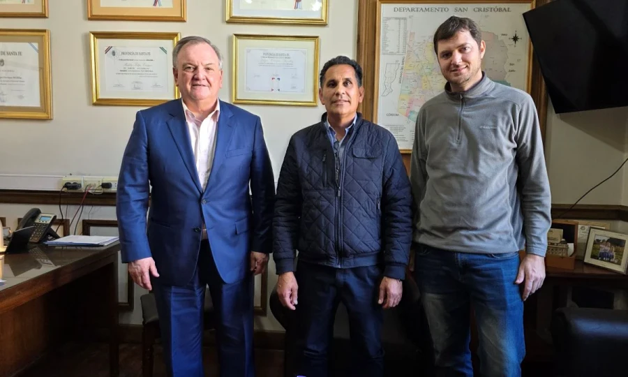 &Ccedil;Felipe Michlig, Marcelo Lind y Fernando Scarfia durante el encuentro.