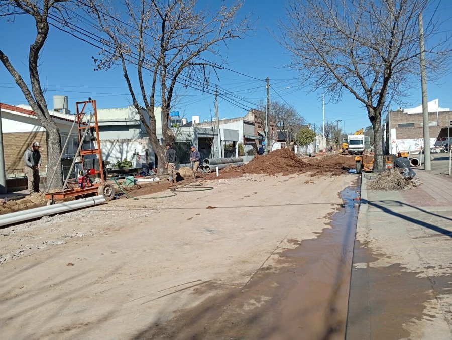 El tramo de la intervenci&oacute;n de ASSA en calle Tucum&aacute;n, desde la esquina de 1&deg; de Mayo hacia el sur.