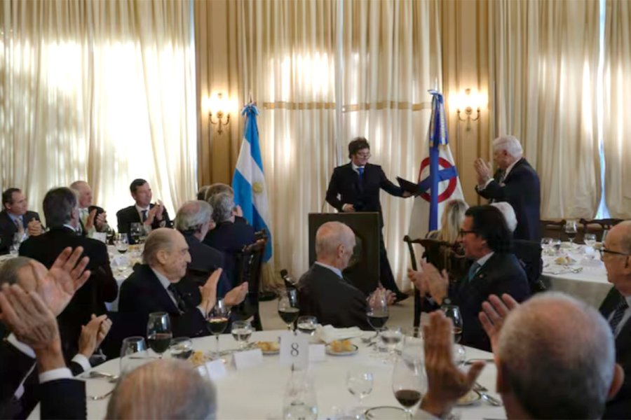 EN EL JOCKEY CLUB. Milei volvi&oacute; a cuestionar a las provincias y dijo que hay gobernadores &ldquo;perversos&rdquo;.