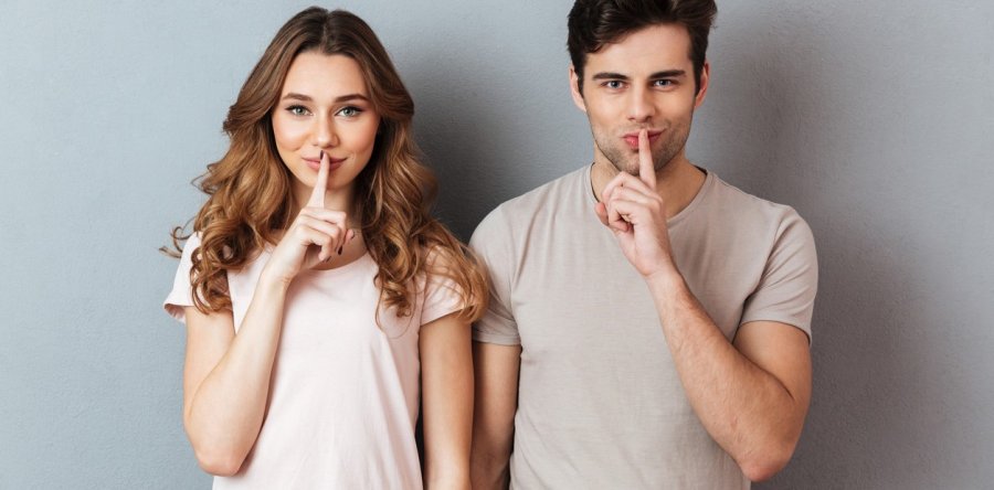 NI NOVIOS NI AMIGOS. Ese ser mitol&oacute;gico que combina la confianza de la amistad con los beneficios del derecho de admisi&oacute;n... a un roce prohibido.