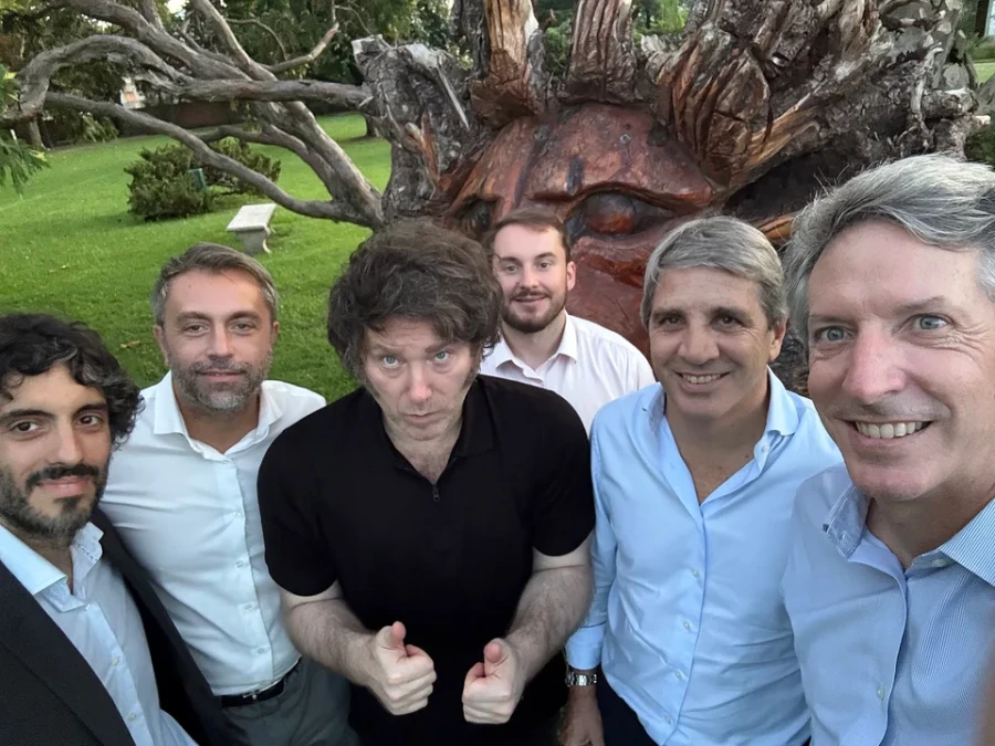 Milei junto al equipo econ&oacute;mico.