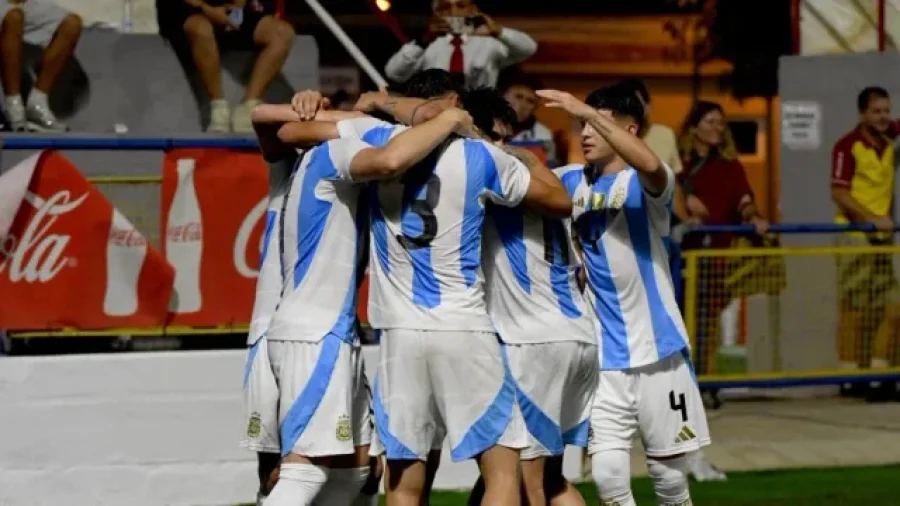 La Selecci&oacute;n argentina se impuso ante Chile en el debut en el Torneo L'Alcudia 2025.
