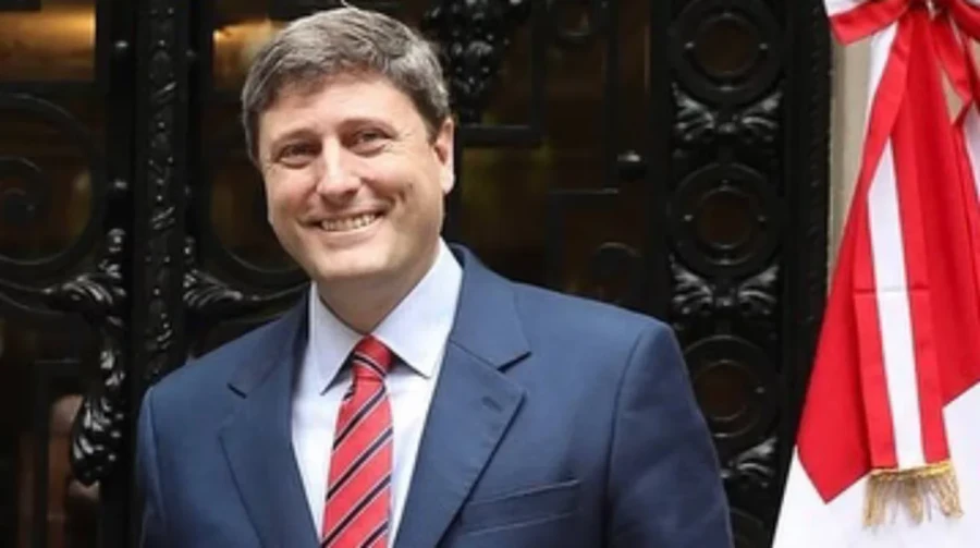 Eduardo Bustamante.
