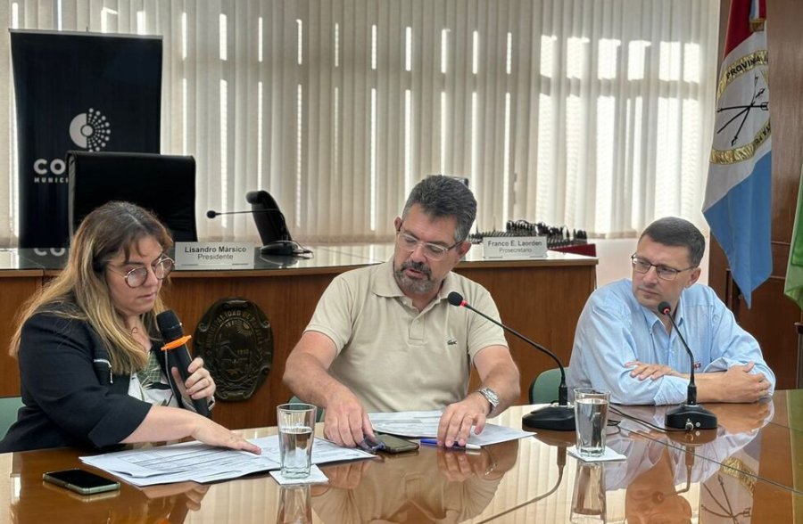 La subsecretaria de Auditor&iacute;a, Evaluaci&oacute;n y Transparencia, el secretario de Gobierno Germ&aacute;n Bottero y el presidente del Concejo, Lisandro M&aacute;rsico.