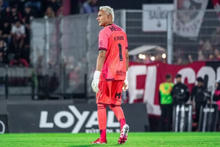 ALEJAMIENTO. Navas se quiso ir a M&eacute;xico.
