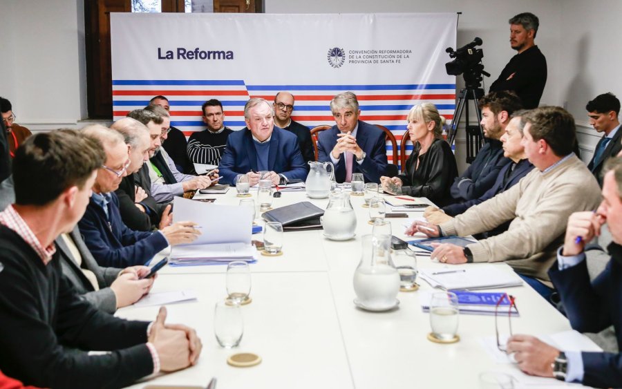 AGENDA. Hoy se avanz&oacute; en cuestiones de ordenamiento para comenzar a preparar la tercera sesi&oacute;n de la CR de la Constituci&oacute;n de Santa Fe que se realizar&aacute; este jueves.