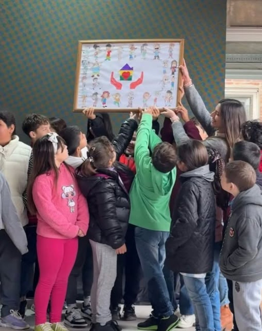 ASISTENTES. Los ni&ntilde;os de la instituci&oacute;n en un homenaje a la casa que los alberga.