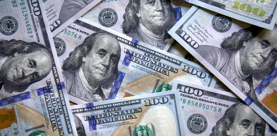 RARO. Los bancos tuvieron que salir a vender d&oacute;lares en busca de pesos para cumplir compromisos.