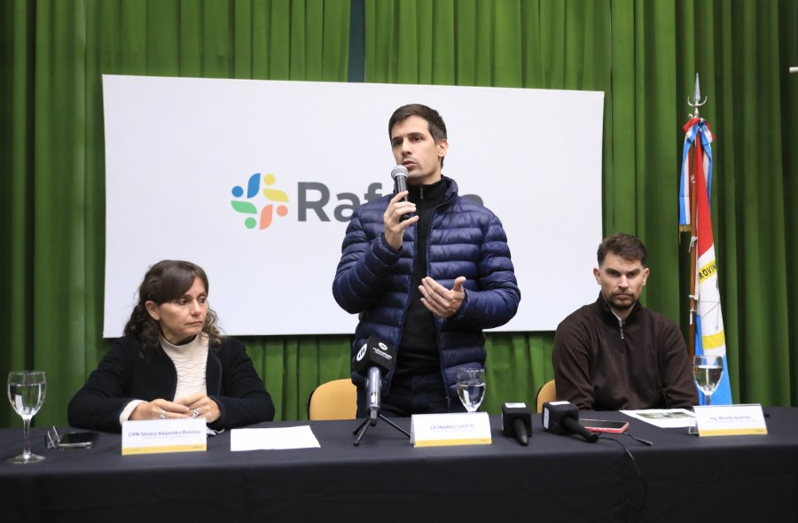 APERTURA DE SOBRES. El intendente Leonardo Viotti encabez&oacute; el acto que se celebr&oacute; este viernes en el palacio municipal.