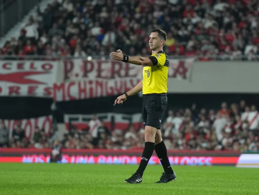 Por primera vez en el f&uacute;tbol argentino, se explic&oacute; al p&uacute;blico la decisi&oacute;n tomada por el VAR.