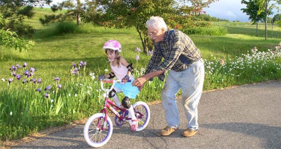 Los abuelos dejan huellas imborrables en los nietos.