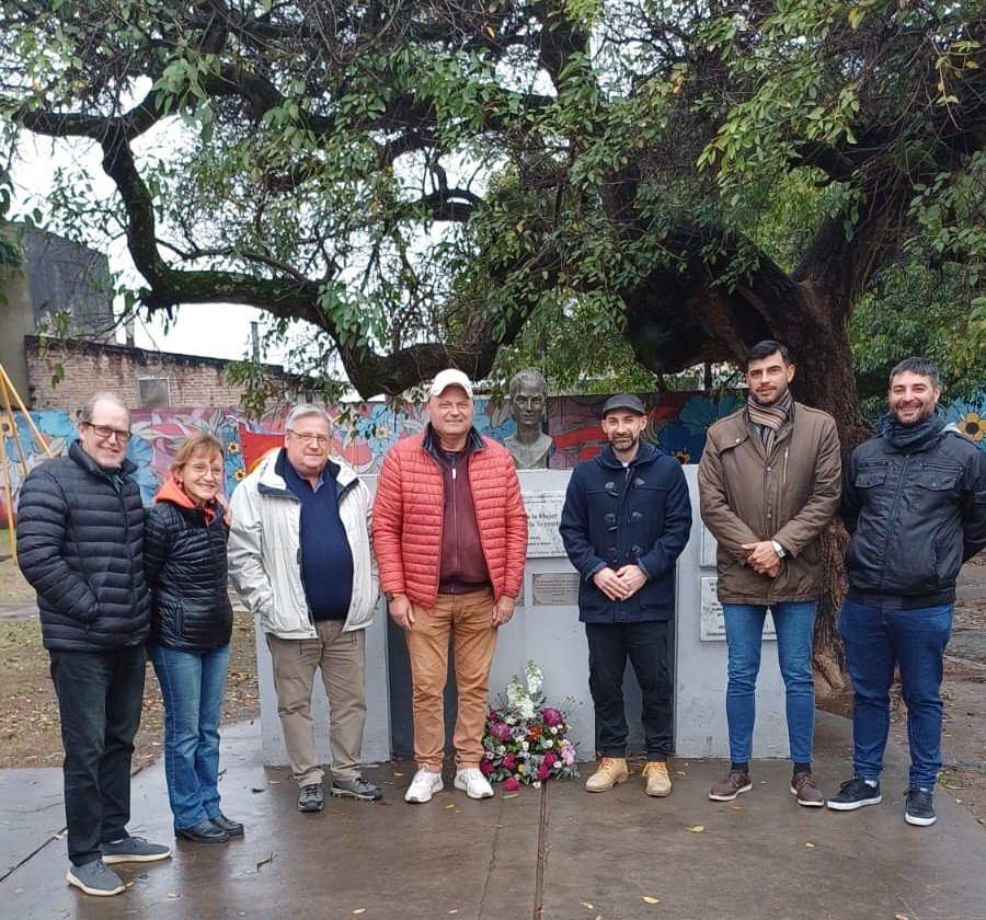 El delegado de la CGT Rafaela, Roberto Oesquer, y el titular del PJ Rafaela, Andr&eacute;s Brarda, encabezaron el acto en memoria de Evita Per&oacute;n.