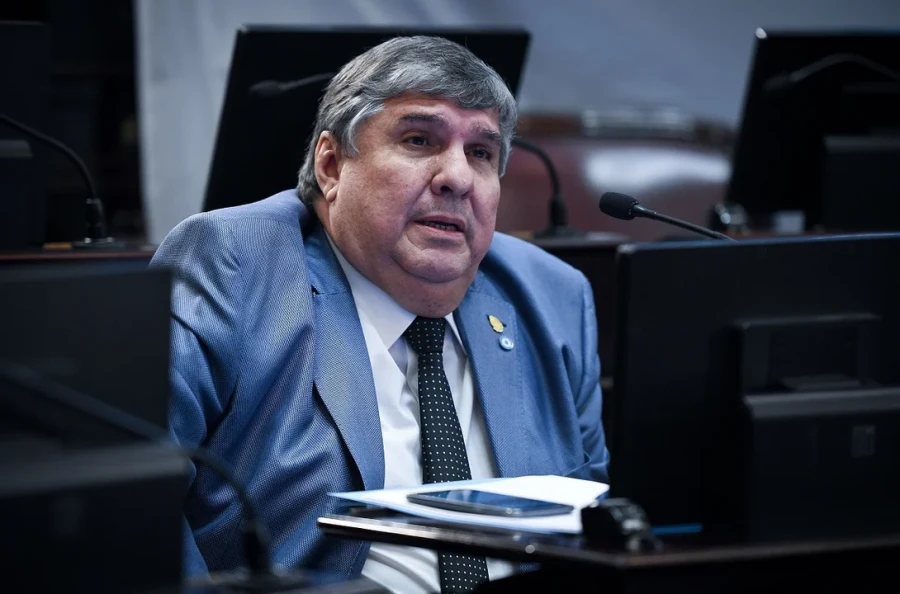 Senador Jos&eacute; Mayans.