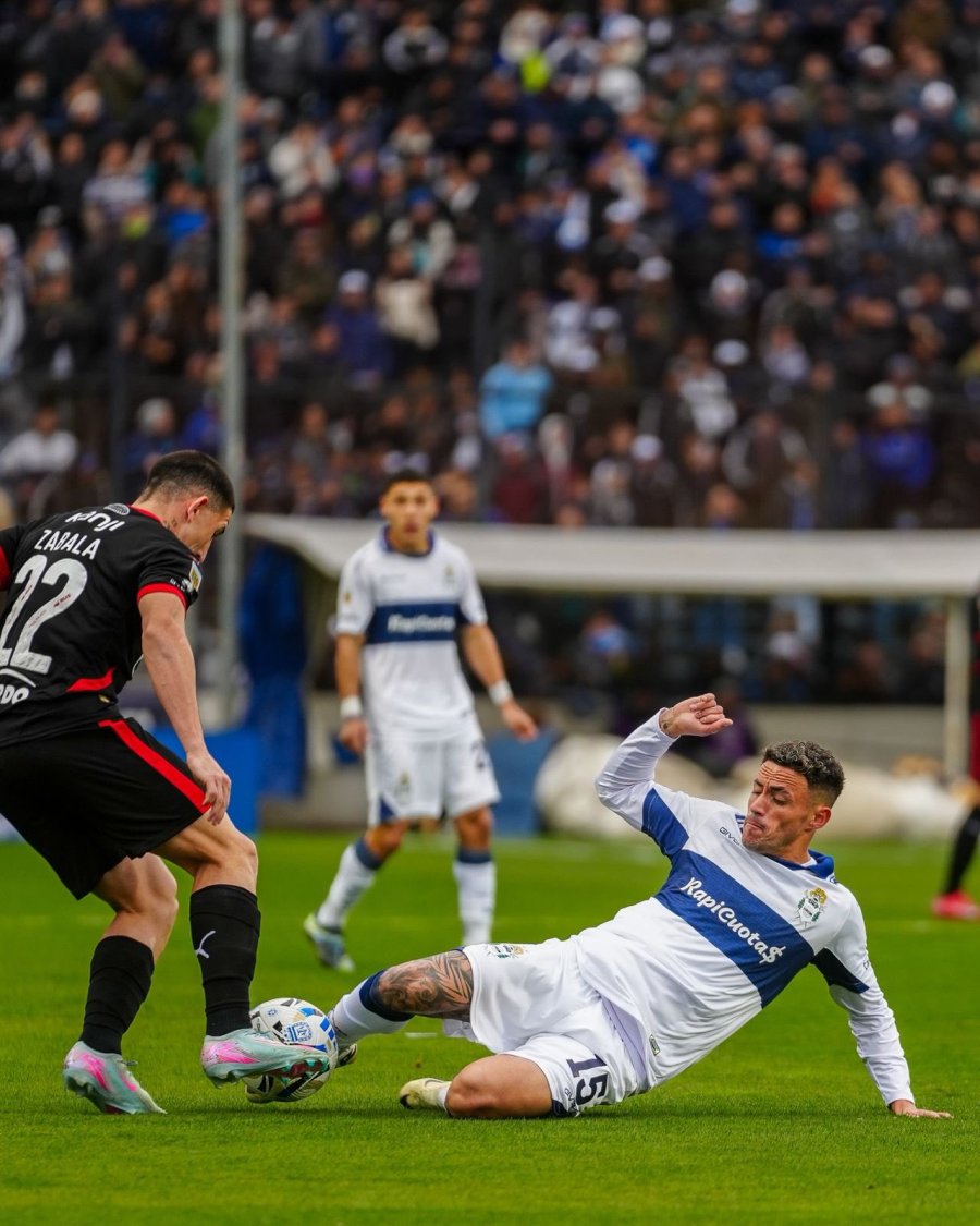 TRES PUNTOS EN CASA. Gan&oacute; el Lobo platense.