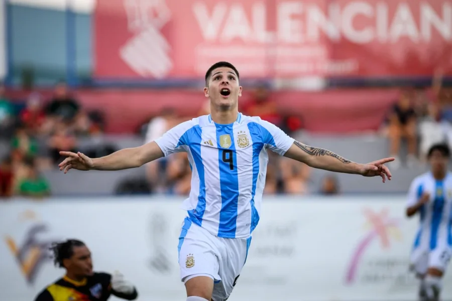Thomas De Martis, delantero de Lan&uacute;s.