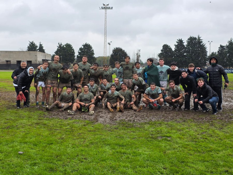 EN EL BARRO. La M19 gan&oacute; un duro partido en Santa Fe.