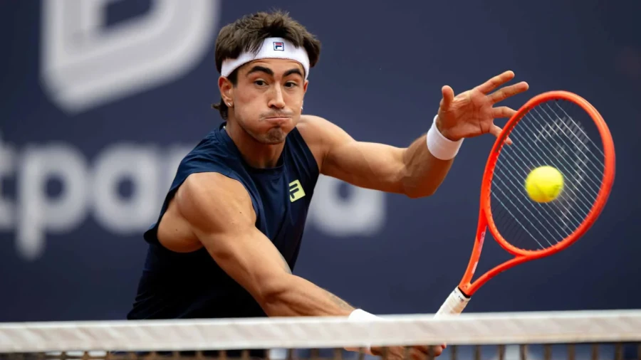 Francisco Comesa&ntilde;a, durante su triunfo en la primera ronda del Masters de Toronto.