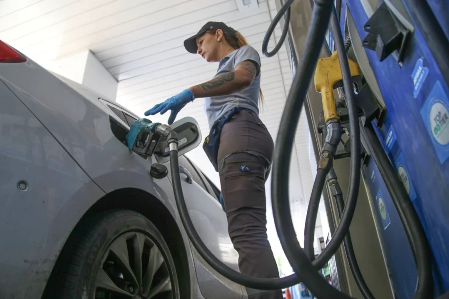 La actualizaci&oacute;n de los impuestos a los combustibles impactar&aacute; en los surtidores.