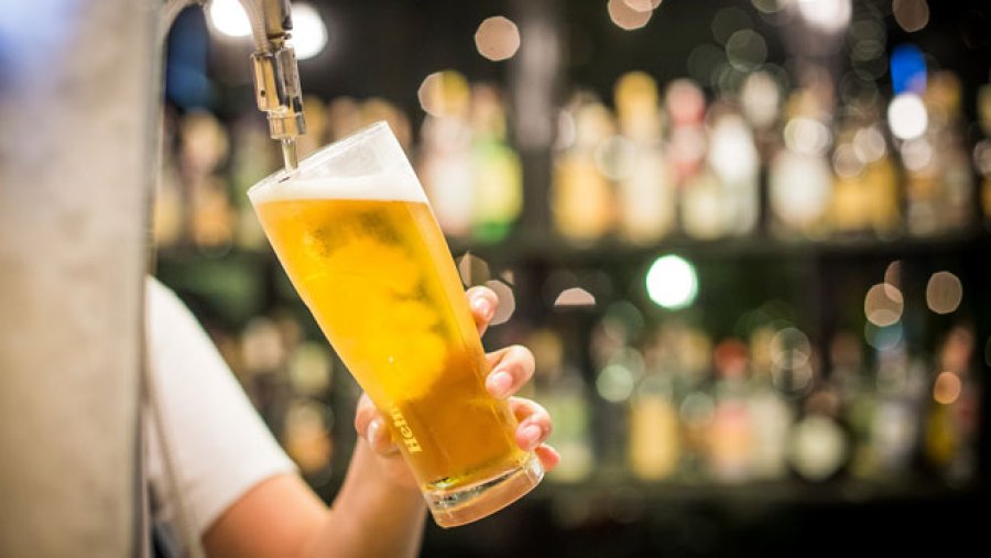 Beber cerveza con moderaci&oacute;n es beneficioso para la salud.