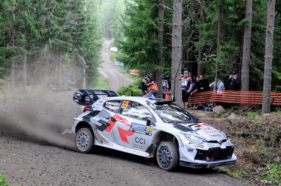 Kalle Rovanper&auml; lidera el dominio absoluto de Toyota en el Rally de Finlandia.
