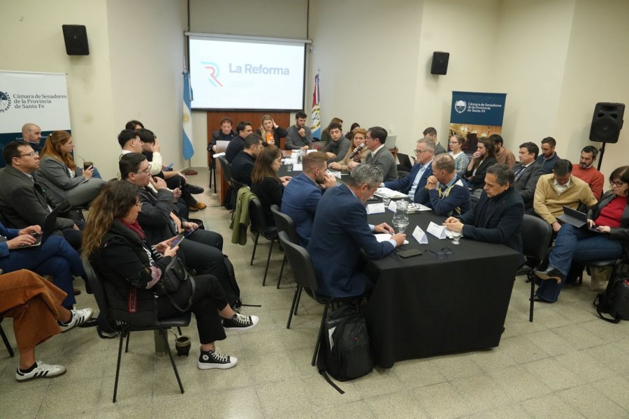La Comisi&oacute;n de R&eacute;gimen Municipal durante la reuni&oacute;n de este s&aacute;bado.
