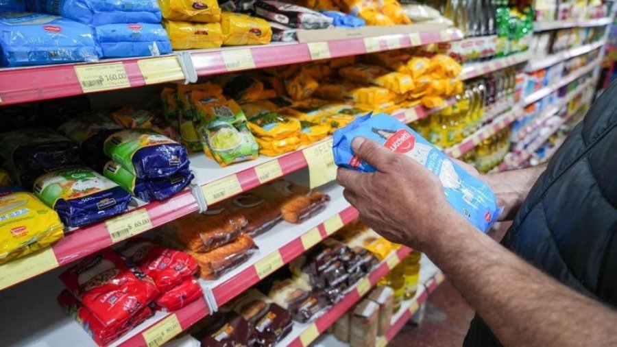 VUELVEN A REMARCAR PRECIOS. Por la suba del d&oacute;lar, desde este lunes llegan aumentos de hasta 9% en supermercados.