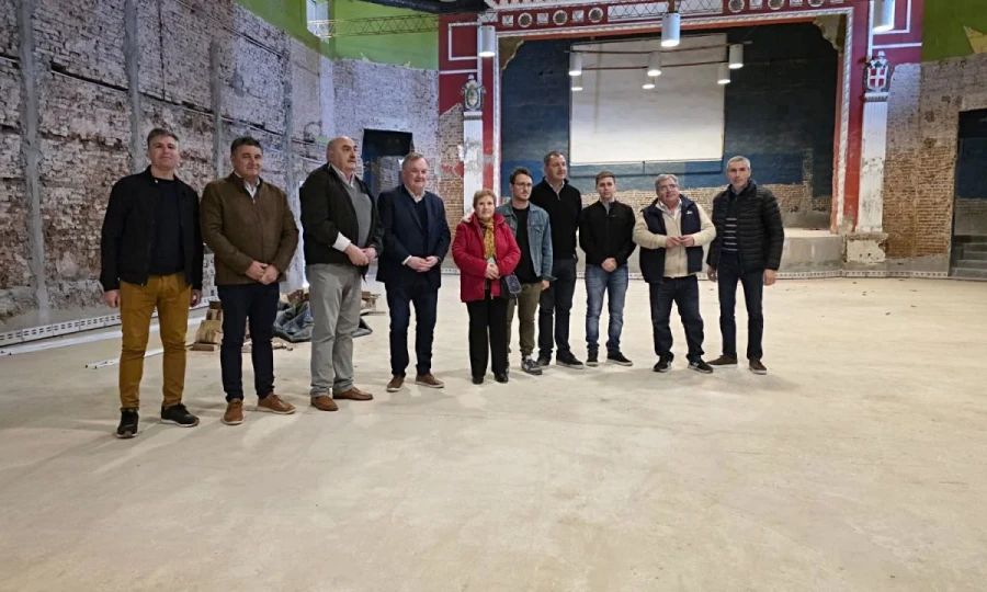 Recorrida por las obras en la Sociedad Italiana de San Crist&oacute;bal.