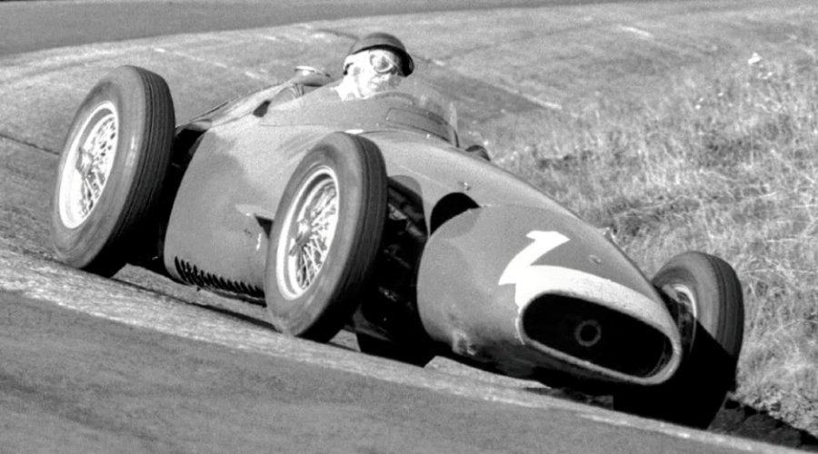 Juan Manuel Fangio y su Maserati en el circuito de N&uuml;rburgring.