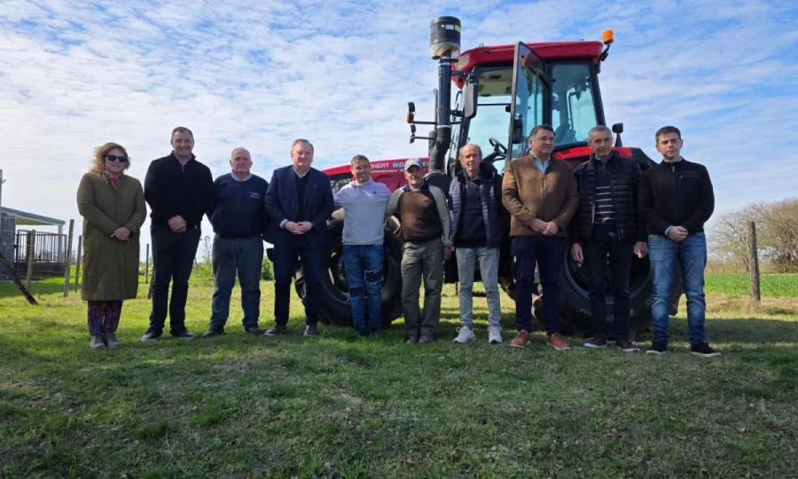 Presentaci&oacute;n del tractor en &Ntilde;anducita.