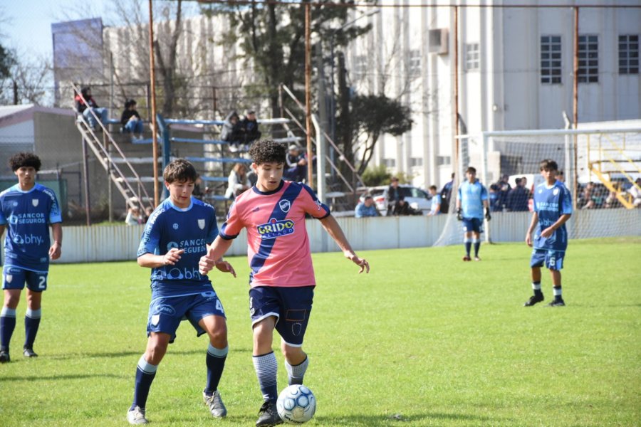 EN EL SUR. Los pibes jugaron la d&eacute;cima fecha.