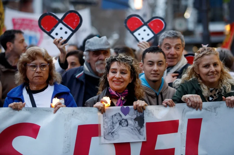 Los trabajadores del Garrahan marchan al Congreso de la Naci&oacute;n.