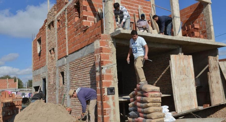 CASA PROPIA IMPOSIBLE. Un trabajador con salario m&iacute;nimo tardar&iacute;a 85 a&ntilde;os en comprar una vivienda.