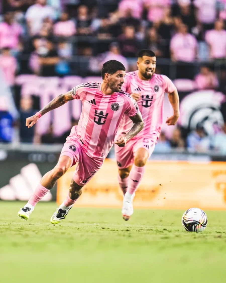 PRIMER GOL. De Paul anot&oacute; en el triunfo.