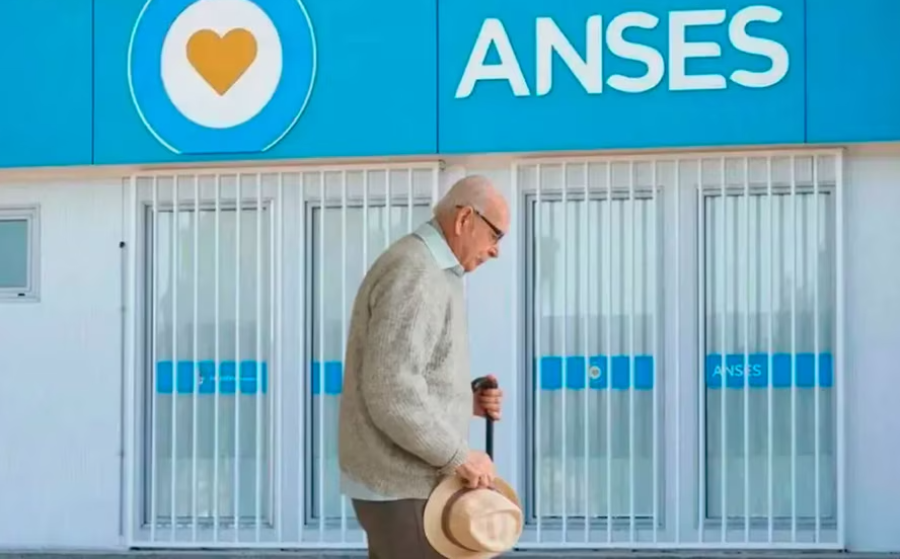 Ning&uacute;n jubilado cobrar&aacute; menos de $379.294,80 en agosto, sumando haberes y bonos.