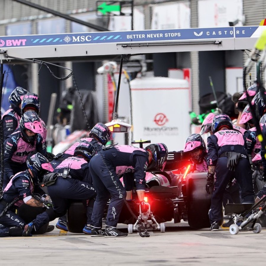 SITUACI&Oacute;N. Los mec&aacute;nicos de Alpine no tuvieron un buen fin de semana en el Gran Premio de Hungr&iacute;a.