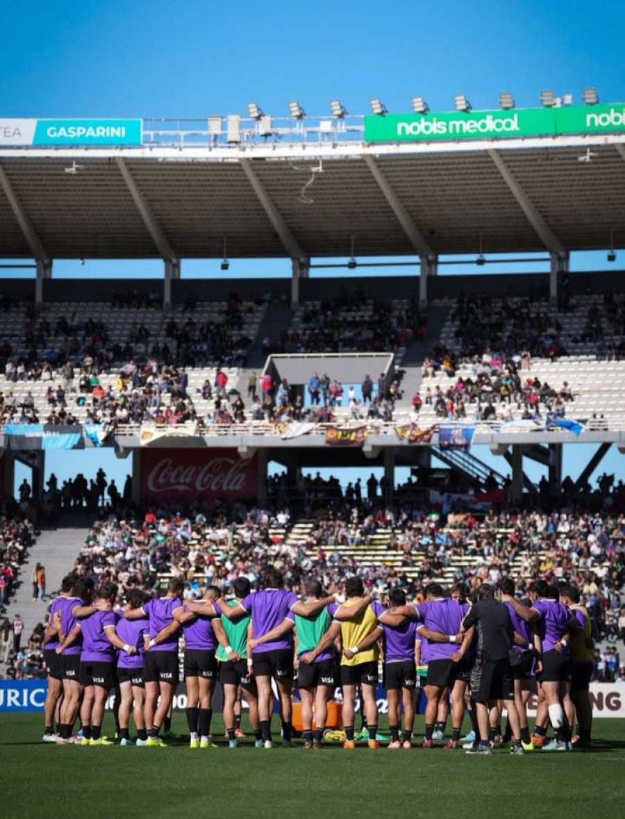 CONVOCANTES. Los jugadores del seleccionado argentino disfrutaron del calor del p&uacute;blico cordob&eacute;s.