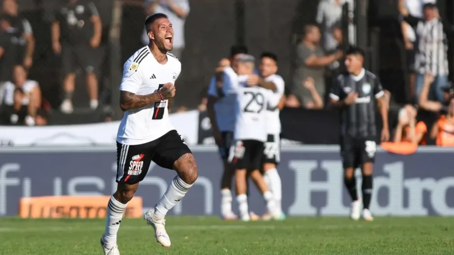 MILTON CELIZ. Jugador de Riestra.