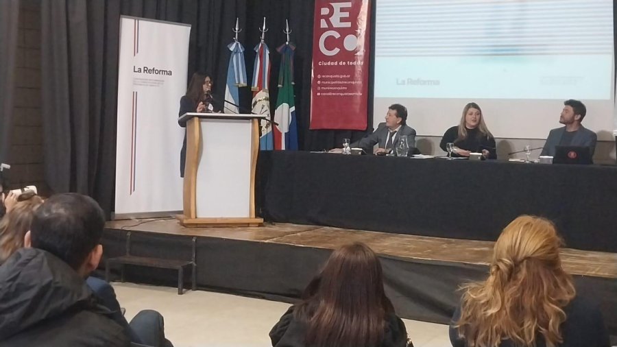 Andrea Paz al plantear la posici&oacute;n de Festram en la Audiencia P&uacute;blica de la Comisi&oacute;n de R&eacute;gimen Municipal, en el marco de la Convenci&oacute;n Reformadora.