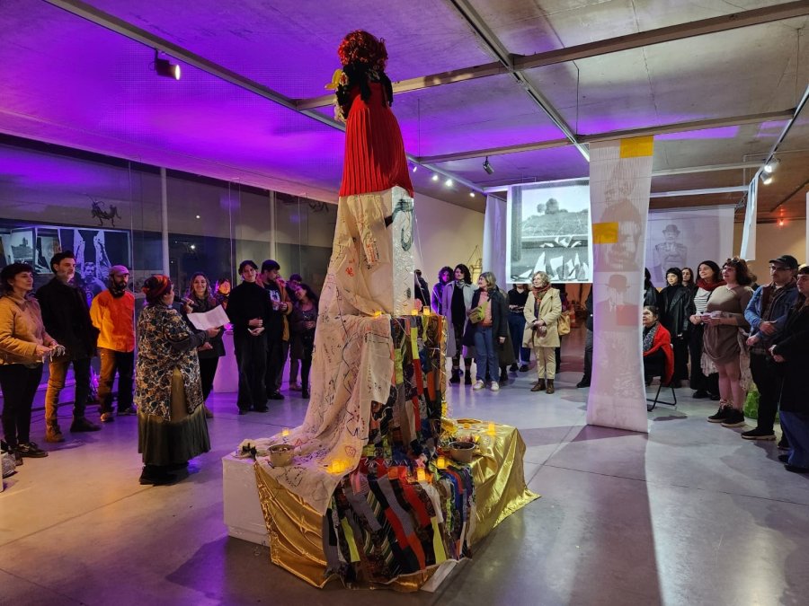 Se desarroll&oacute; la performance &laquo;Persistir en el ritual&raquo;.