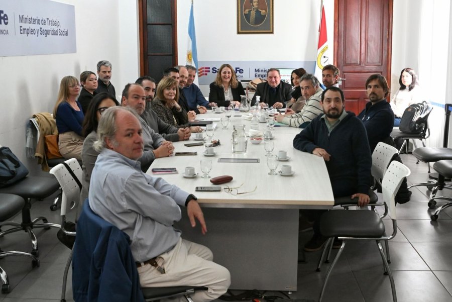 SIGUEN LAS NEGOCIACIONES. Al igual que a los empleados estatales y docentes, el gobierno provincial ofreci&oacute; un 7% de incrmento salarial a los representantes de salud.