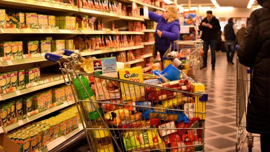 COSTO DE VIDA. Pese al aumento del d&oacute;lar de un 14%, la inflaci&oacute;n de julio ser&iacute;a menos del 2%. El INDEC lo confirmar&aacute; este mi&eacute;rcoles por la tarde.