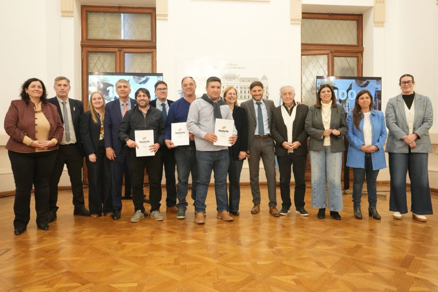 1000 AULAS. El gobernador santafesino encabez&oacute; el acto de firma de convenios para la construcci&oacute;n de m&aacute;s espacios educativos en la provincia.