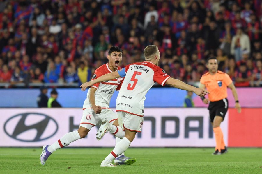 Estudiantes se impuso con pol&eacute;mica en Paraguay y sac&oacute; ventaja ante Cerro Porte&ntilde;o