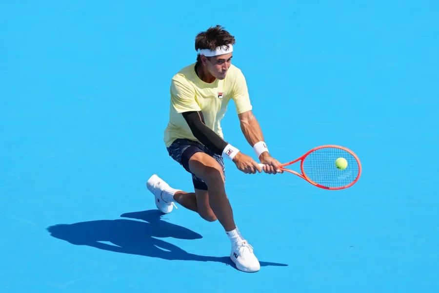 Francisco Comesa&ntilde;a durante su triunfo en tercera ronda, ante Reilly Opelka.