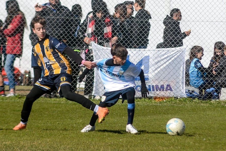SUE&Ntilde;O CELESTE. Se puso en marcha la edici&oacute;n 28&deg; del tradicional torneo de f&uacute;tbol Infantil de la Crema.