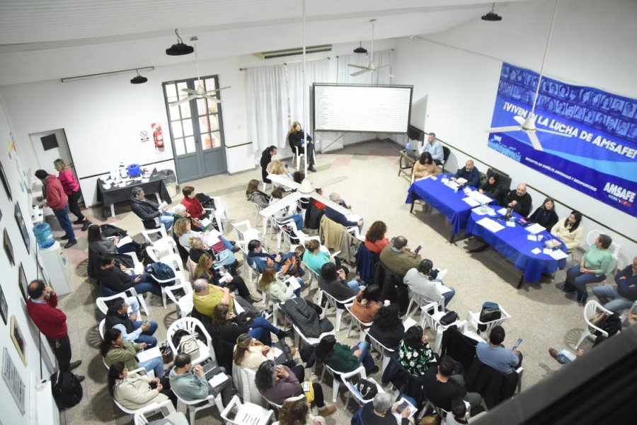 UN "NO" ROTUNDO. Los docentes p&uacute;blicos santafesinos rechazaron de "manera un&aacute;nime" la oferta salarial del gobierno y exigen una nueva convocatoria paritaria.