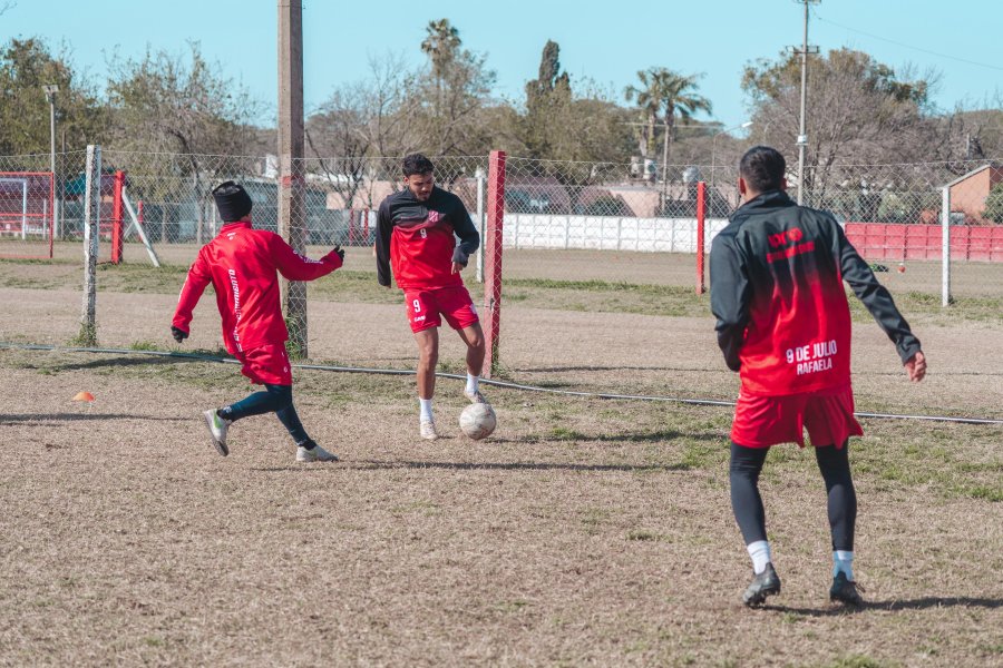PRACTICA. Ib&aacute;&ntilde;ez en el trabajo de f&uacute;tbol reducido del viernes.