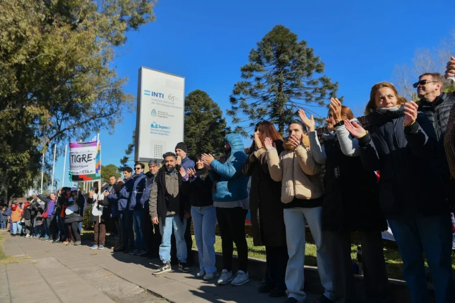 Trabajadores del INTI le pedir&aacute;n a los senadores que deroguen el decreto de Federico Sturzenegger.