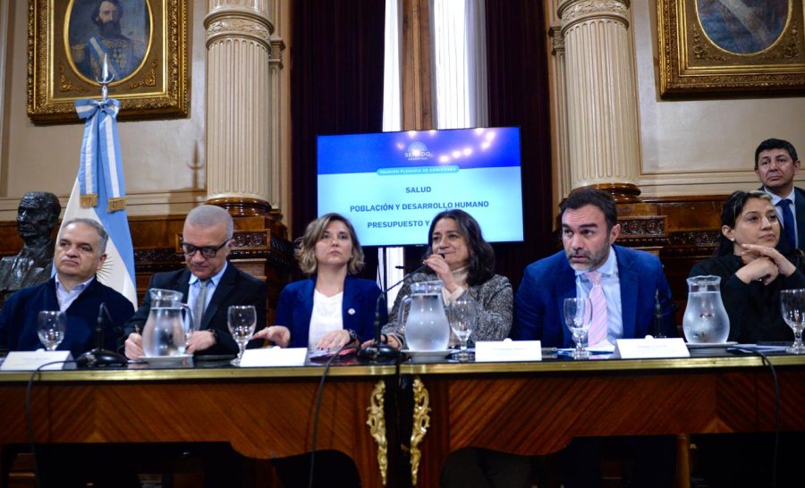 Reuni&oacute;n de interbloques en el Senado.
